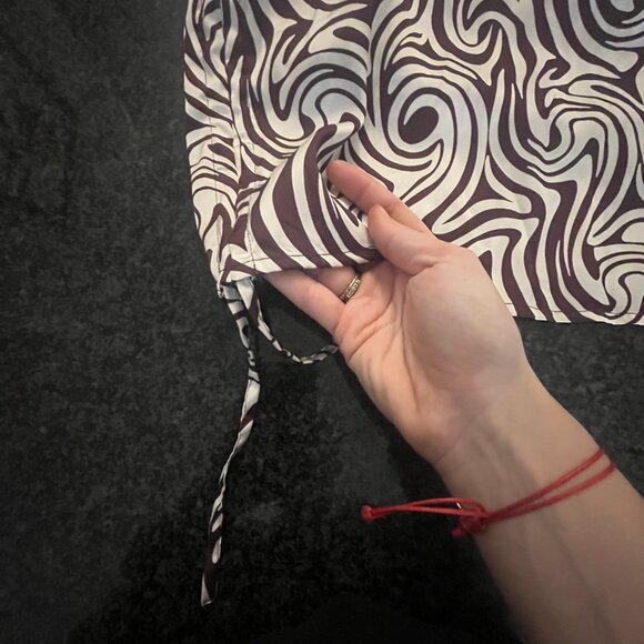 Brown and white dress with swirls (size xl) - Picture 3 of 5